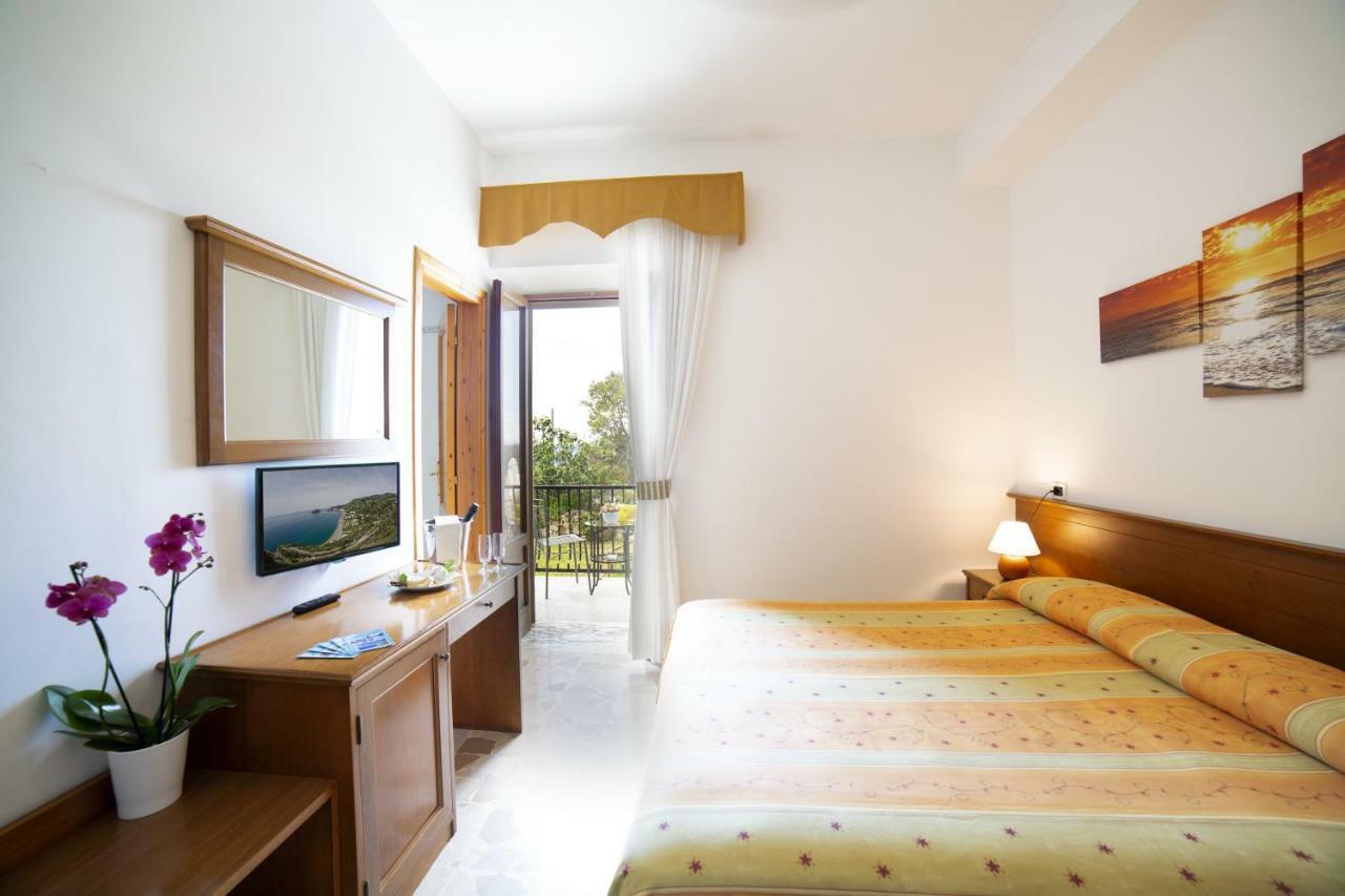 Hotel La Mandorla Барано-д'Иския Экстерьер фото